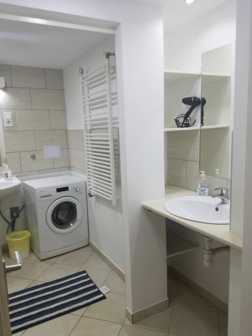 Big Cozy - Skyfall Apartment 3 Bdrm 6 Beds 1&Half Baths Budapest Exterior photo